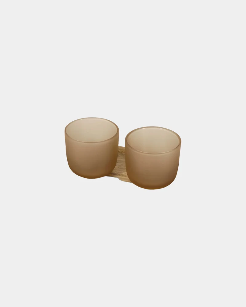 Bandeja de madera con tazas de vidrio para personalizar