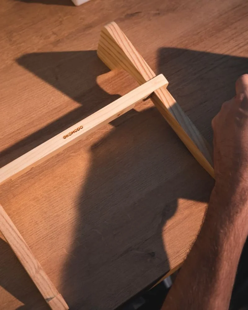 Soporte Ekomodo Altxa madera reciclada para personalizar