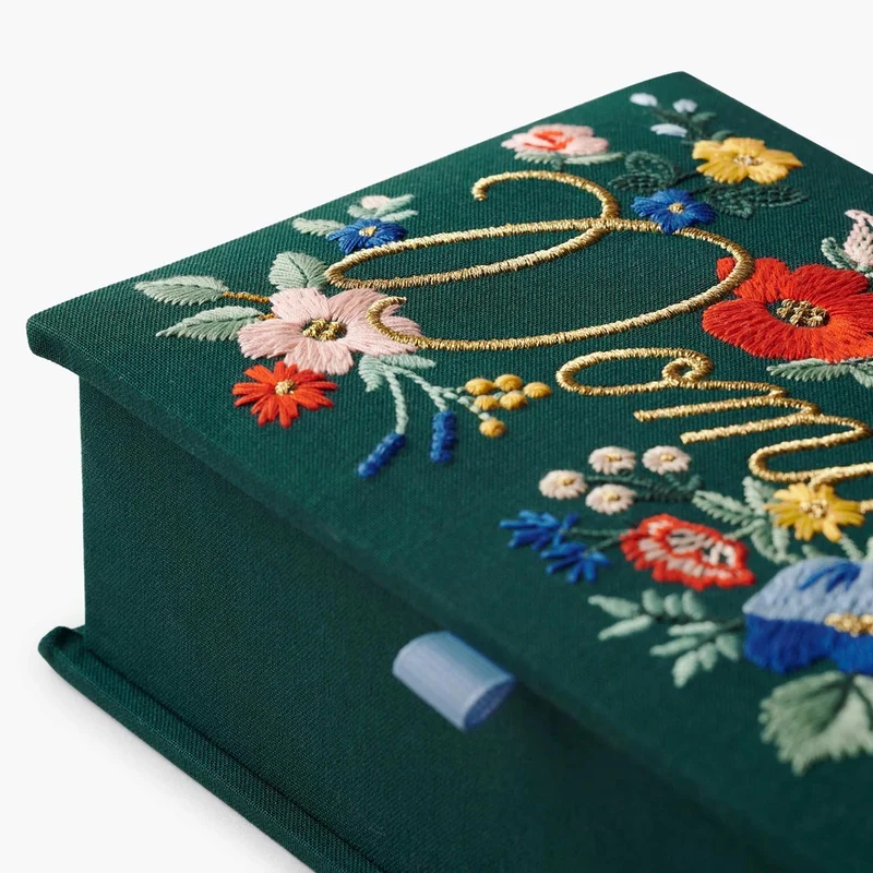 Estuche con juego de Dominó Strawberry Fields - Rifle Paper Co.