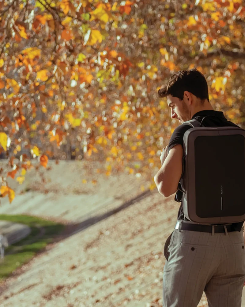 Mochila antirrobo reciclada Bobby Bizz 2.0 para personalizar