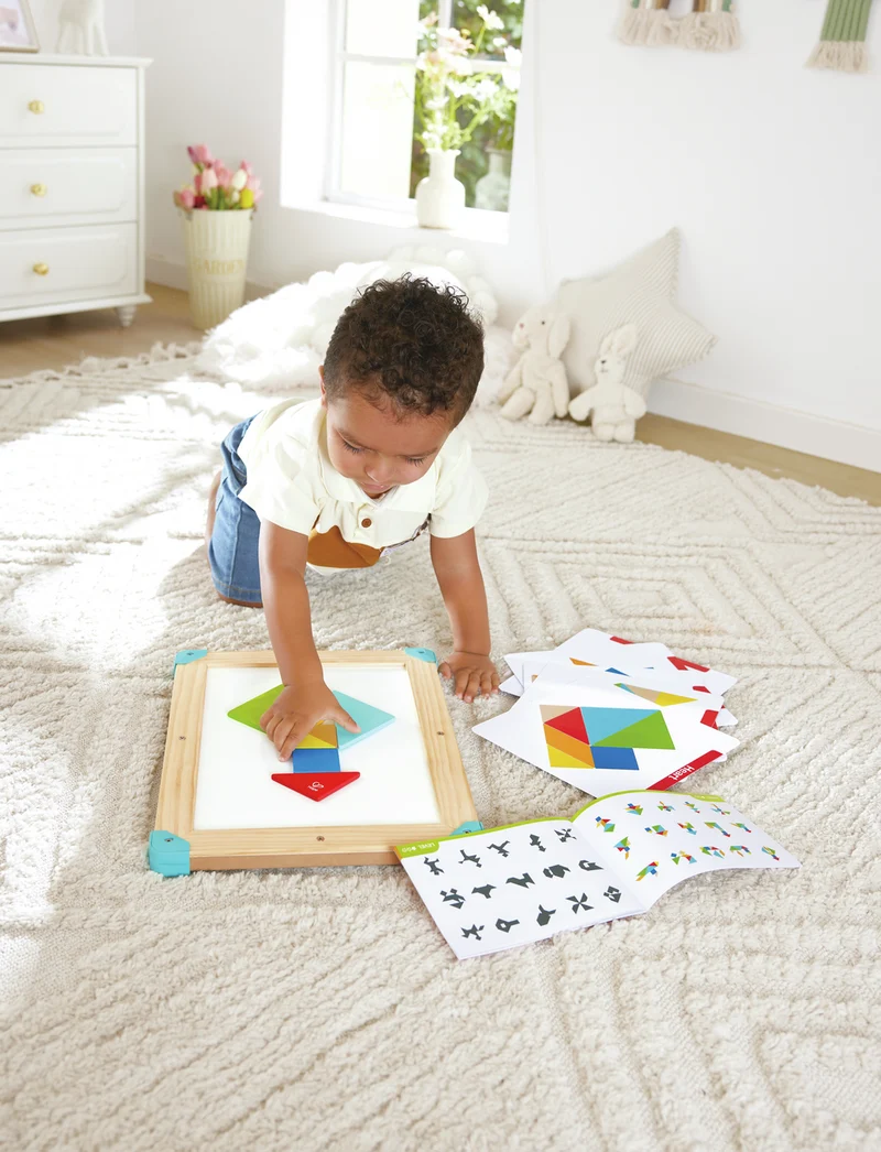 Laberinto Espacial y Tablero de Tangram - Hape