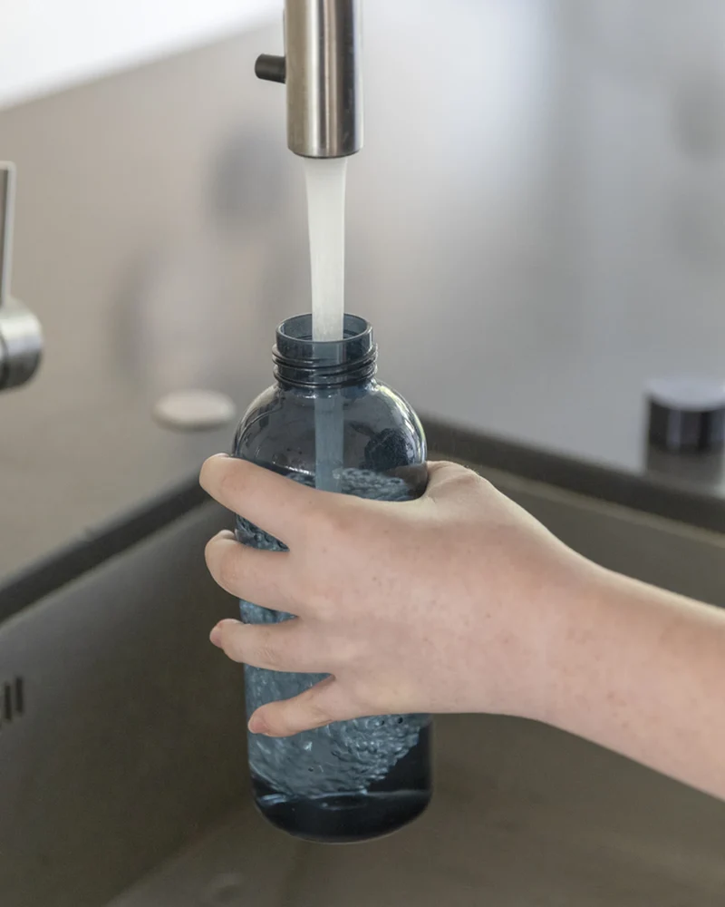 Botella estanca 620ml tapón metálico para personalizar