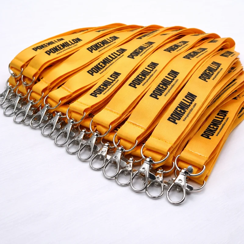 Colgante Pokemillon Amarillo con Logo Negro