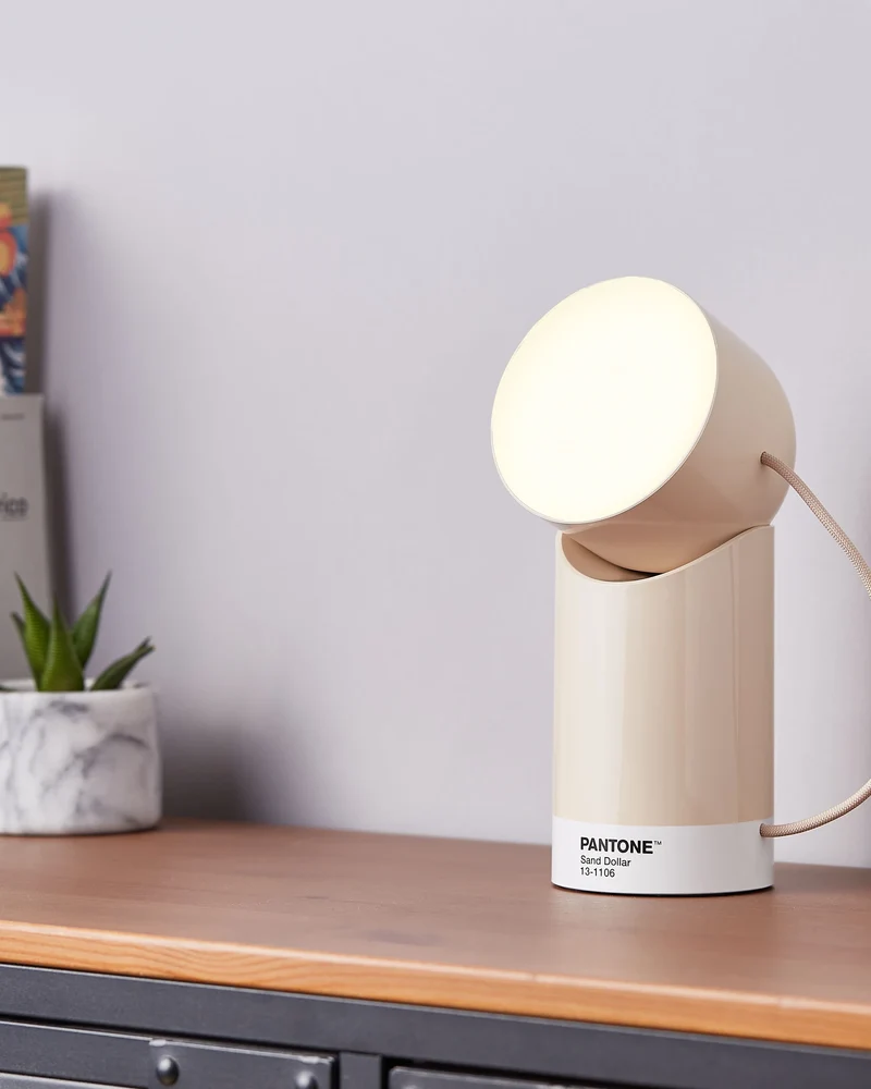 Lámpara LED Lexon Orbe Light Pantone para personalizar