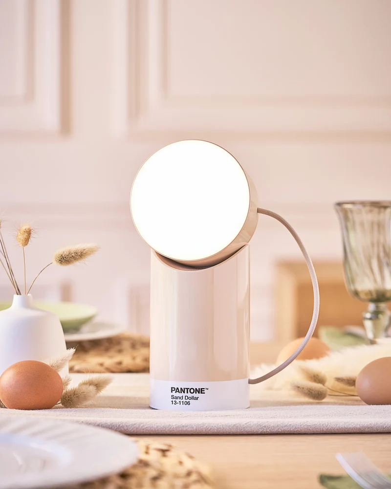 Lámpara LED Lexon Orbe Light Pantone para personalizar