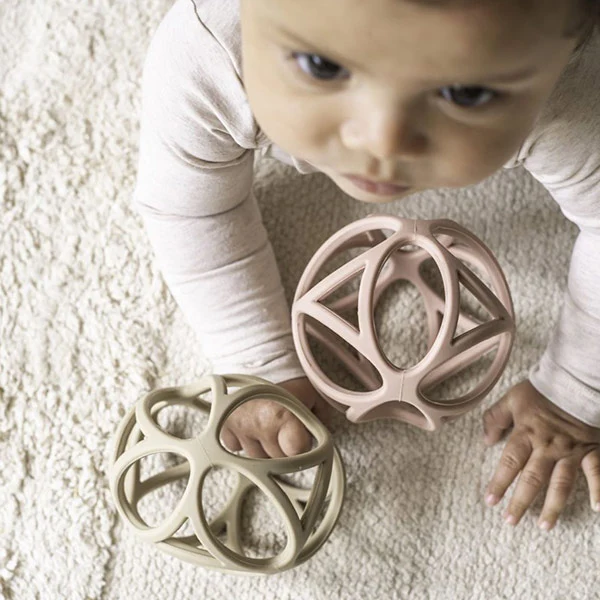 Pelota Sensorial Little Dutch Silicona Rosa