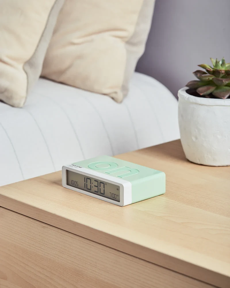 Reloj despertador Lexon Flip+ Pantone para personalizar
