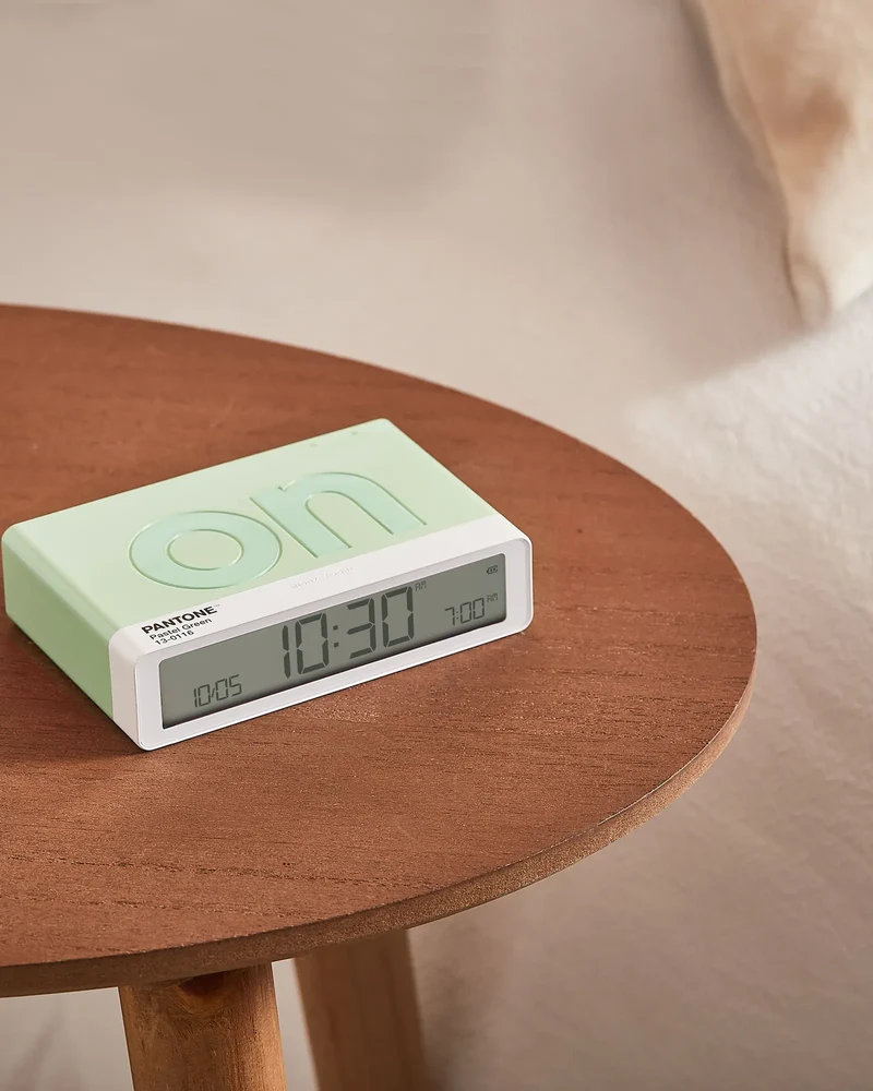 Reloj despertador Lexon Flip+ Pantone para personalizar