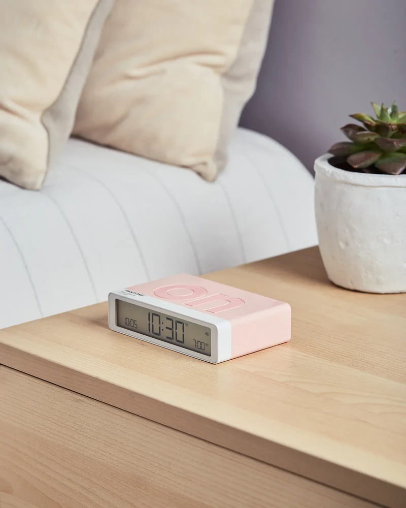 Reloj despertador Lexon Flip+ Pantone para personalizar