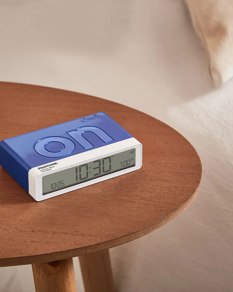 Reloj despertador Lexon Flip+ Pantone para personalizar