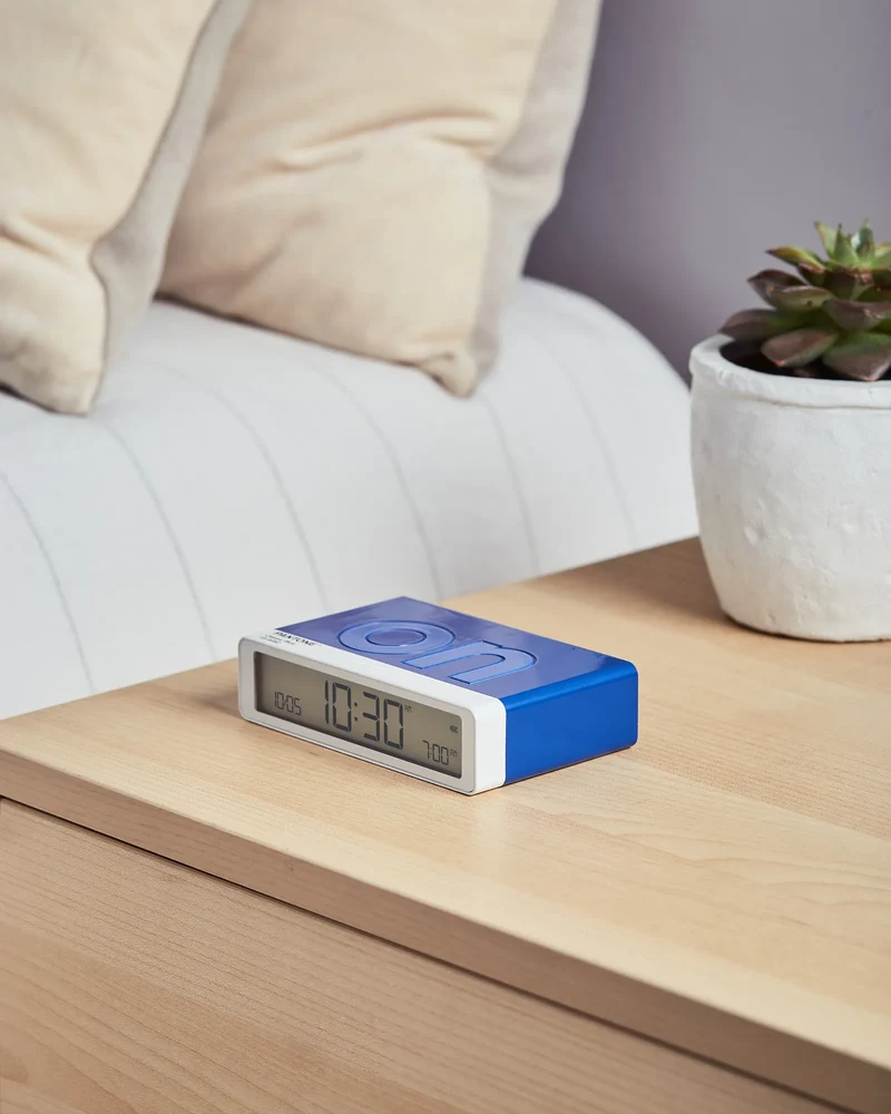 Reloj despertador Lexon Flip+ Pantone para personalizar