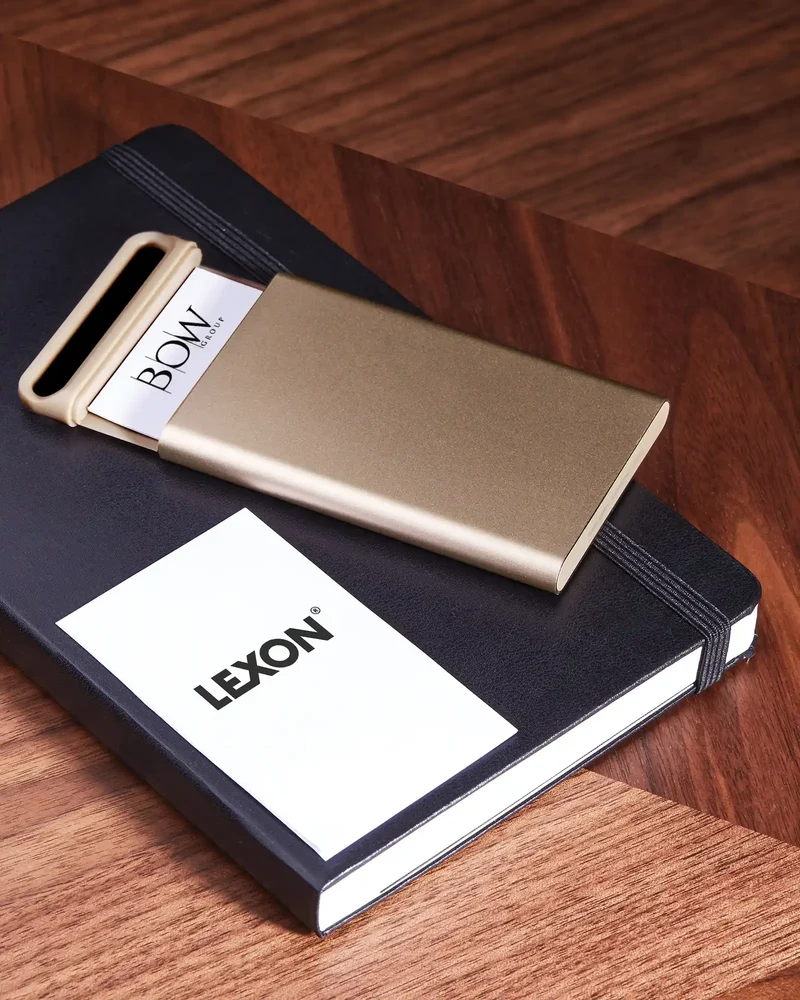 Tarjetero aluminio Lexon Nomaday Card para personalizar