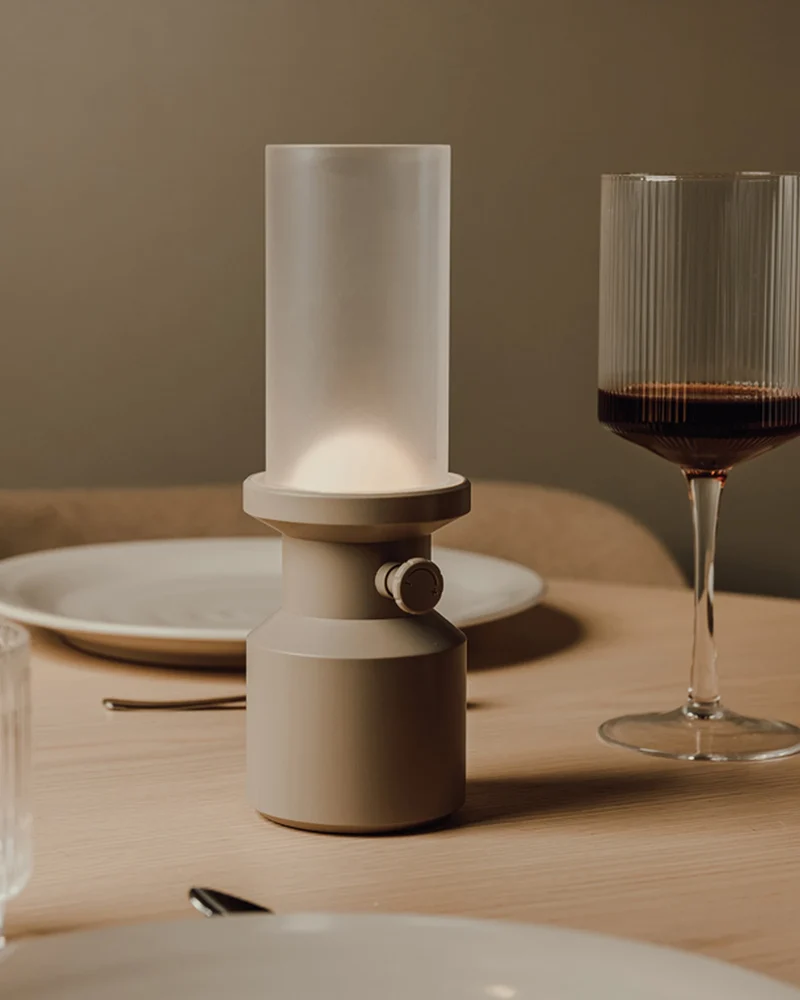 Lámpara de mesa reciclada Vinga Niori para personalizar