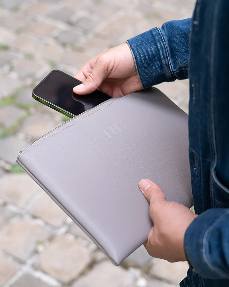 Funda de cuero reciclado Ine 10/11" para personalizar