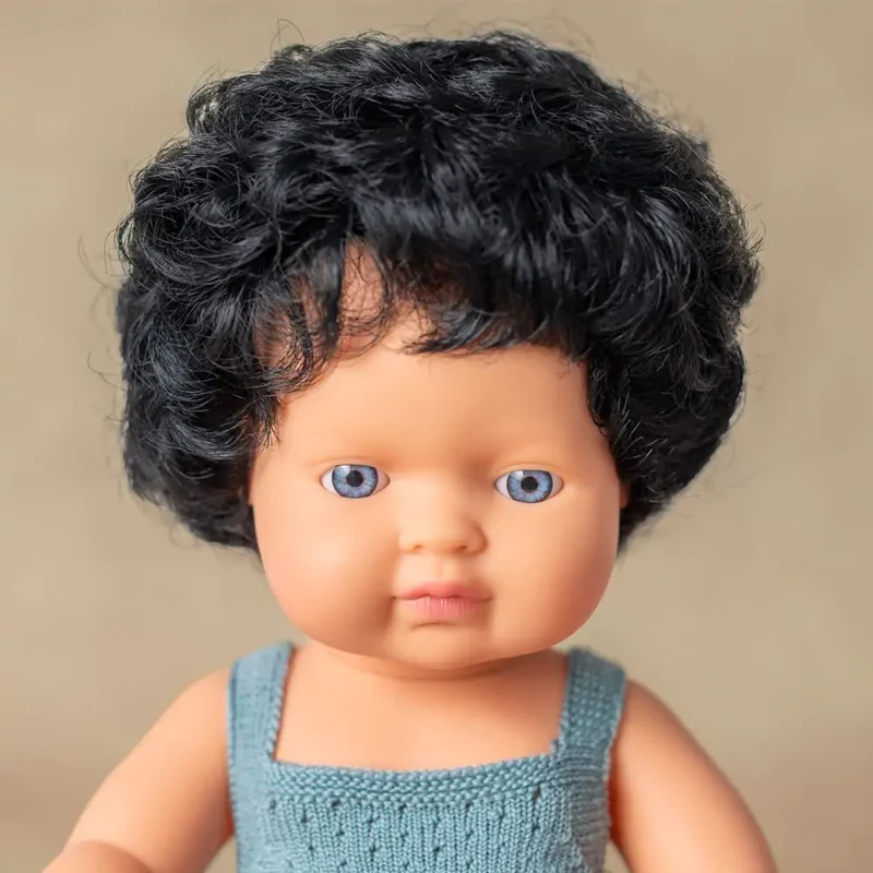 Muñeco Bebé Caucásico Moreno Pelo Rizado 38cm Ropa Color Plomo
