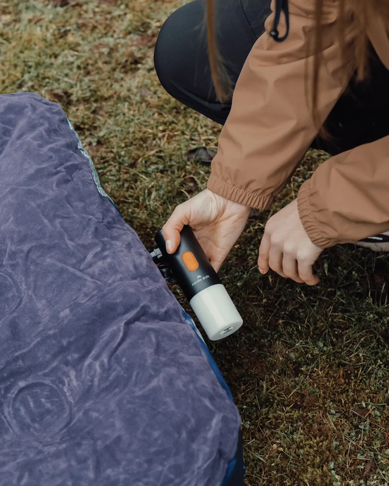 Lámpara camping con bomba de aire 2 en 1 para personalizar
