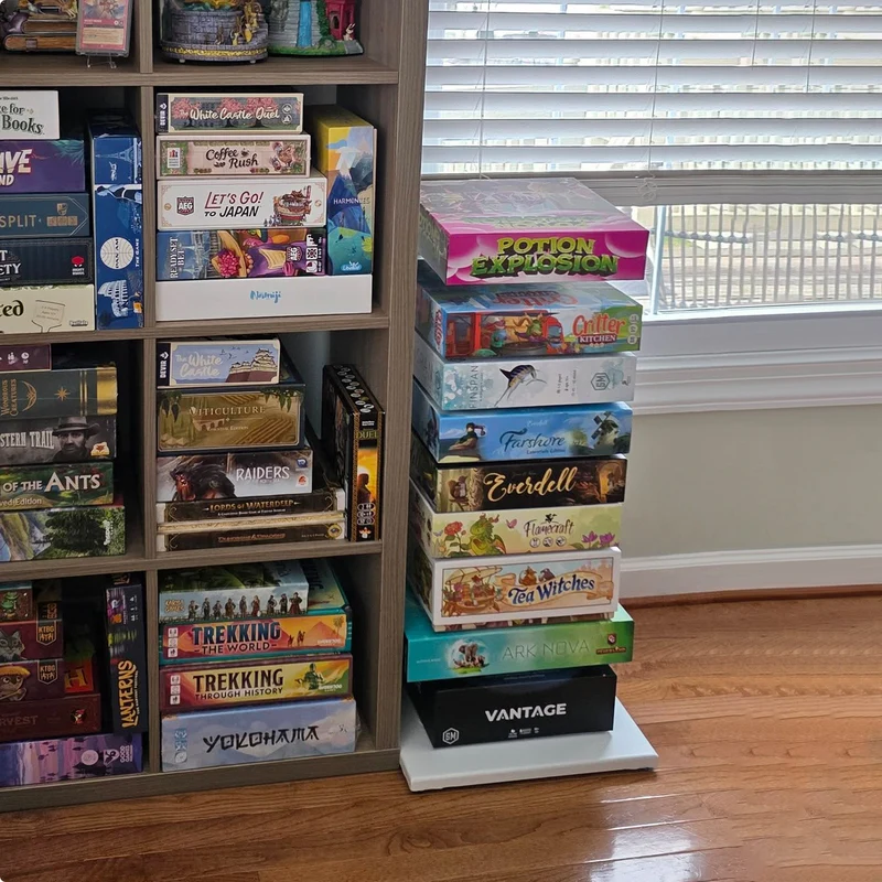 GamePillar Adjustable Board Game Tower – Short (79cm)