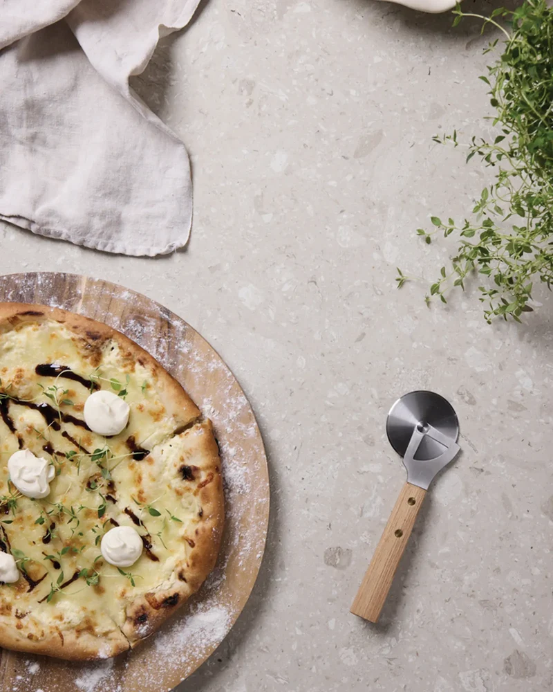 Cortapizzas madera FSC Vinga Paso para personalizar